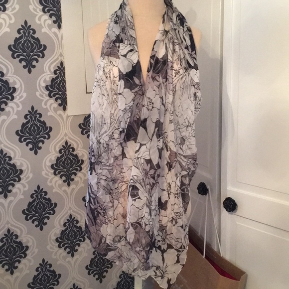 Black and White Floral Scarf - Picture 2 of 2